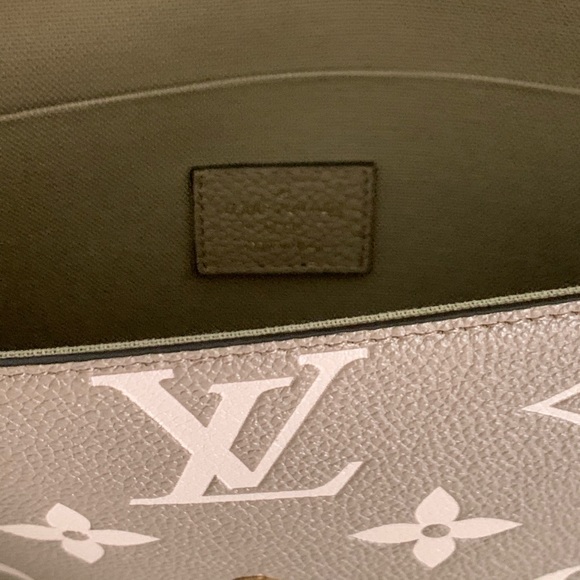Louis Vuitton Felicie GM Pouchette Bag - Picture 9 of 12